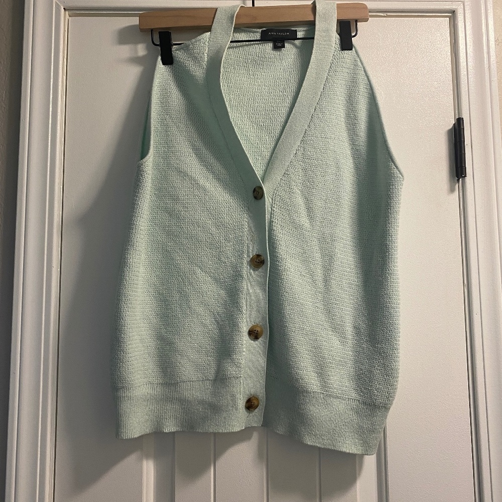 Ann Taylor Mint Green Sleeveless V-Neck Sweater Vest